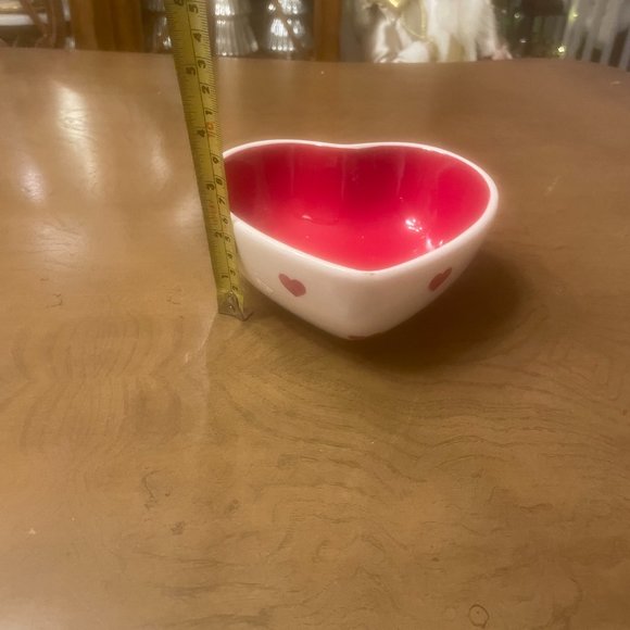 Set of 3 Terramoto Ceramic Valentine's Heart Shaped Bowls. - Picture 8 of 9